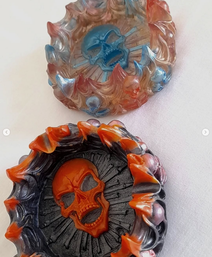 Handmade Epoxy Skull Ashtray – Gothic Resin Ash Tray with Skull Design – Unique Smoking Accessory