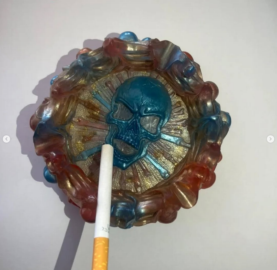 Handmade Epoxy Skull Ashtray – Gothic Resin Ash Tray with Skull Design – Unique Smoking Accessory